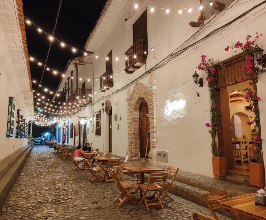 InTravel - Seikkailu Kolumbiassa vei suurkaupungeista rantakohteisiin Santa Fe de Antioquian historillista keskustaa | Kolumbia | InTravel blogi