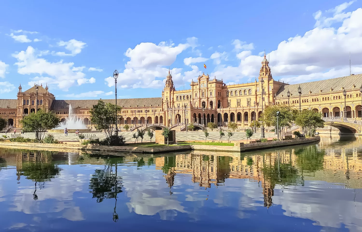 InTravel - Rondan kautta Sevillaan, Andalusian komeaan pääkaupunkiin Plaza de Espana | Sevilla, Andalusia, Espanja | InTravel blogi
