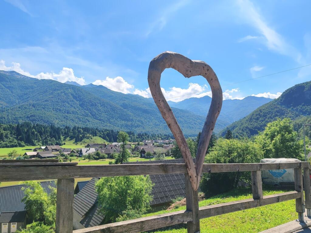 Vuoristomaisema Bohinjilla Sloveniassa | InTravel