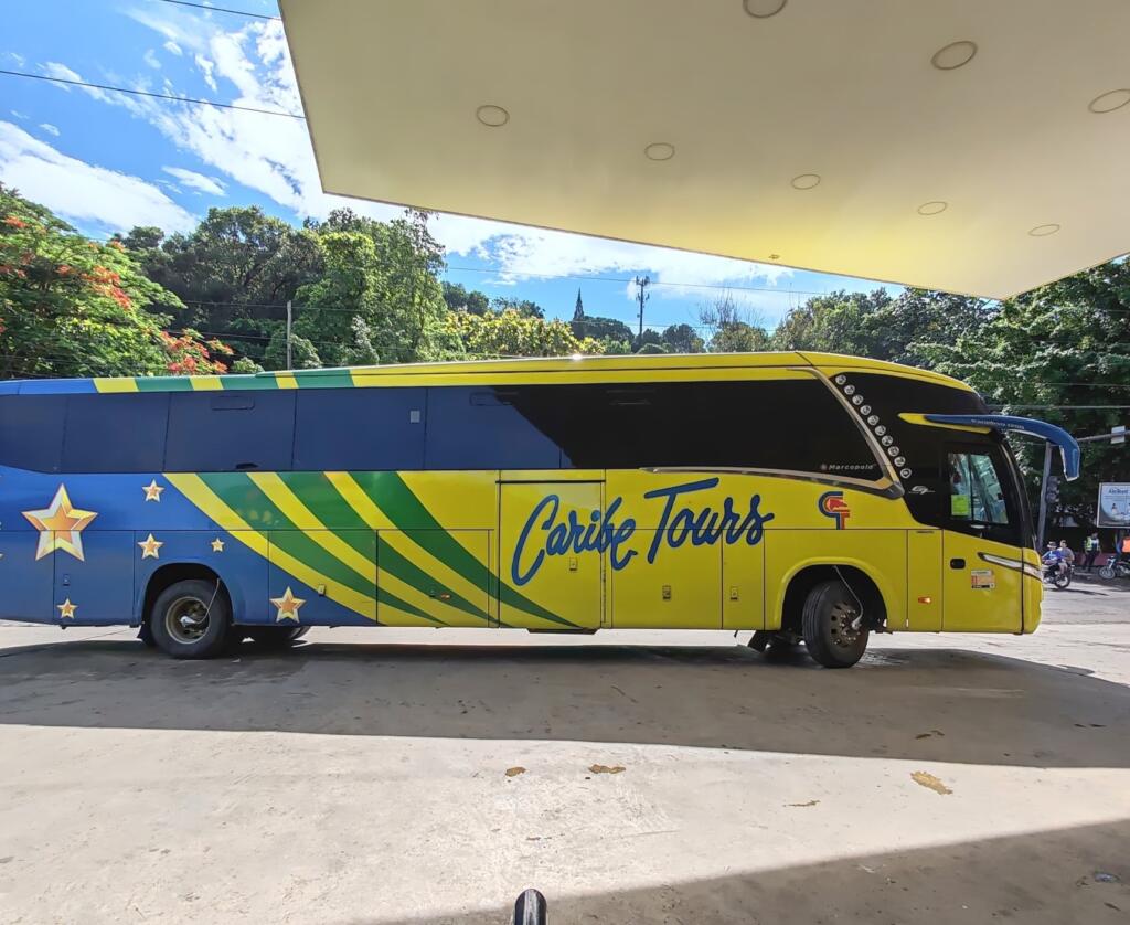 InTravel - Dominikaaninen tasavalta: Jarabacoan vesiputoukset ja Sosua Caribe Toursin bussi | Dominikaaninen tasavalta: Jarabacoan vesiputoukset ja Sosua | InTravel blogi