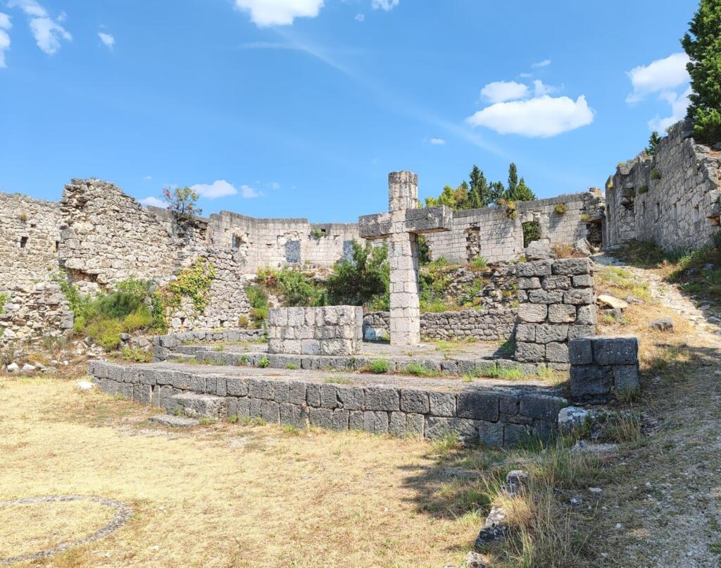Stolac Stari Grad, Bosnia Herzegovina | Road trip Balkanin maissa | Autolla Balkanilla | InTravel
