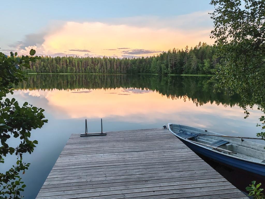 Auringonlasku, Kirvesjärvi, Rokua | Kesäturistina Suomessa ja road trip halki Itä-Euroopan | InTravel