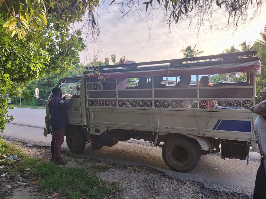 Dala-dala bussi Sansibarilla | Sansibar ja Dar es Salaam, Tansania | InTravel