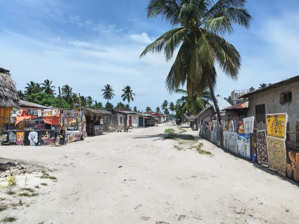 Street in Jambiani | Sansibar ja Dar es Salaam, Tansania | InTravel