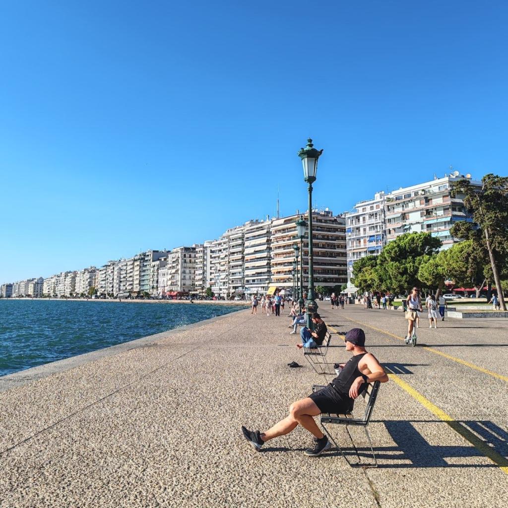 InTravel - Saaritunnelmaa Korfulla ja lemmikkivahtina Thessalonikissa Kreikassa Thessalonikin rantapromenadi ja kerrostalonja | Autolla Euroopassa: Korfu ja Thessaloniki Kreikassa | InTravel