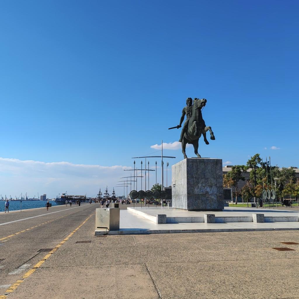 InTravel - Saaritunnelmaa Korfulla ja lemmikkivahtina Thessalonikissa Kreikassa Aleksateri Suuren patsas, Thessaloniki | Autolla Euroopassa: Korfu ja Thessaloniki Kreikassa | InTravel