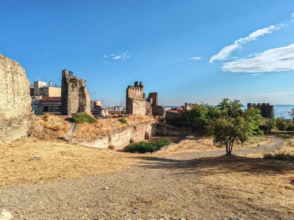 InTravel - Saaritunnelmaa Korfulla ja lemmikkivahtina Thessalonikissa Kreikassa Thessalonikin bysanttilainen linnoitus ja aktopolis | Autolla Euroopassa: Korfu ja Thessaloniki Kreikassa | InTravel