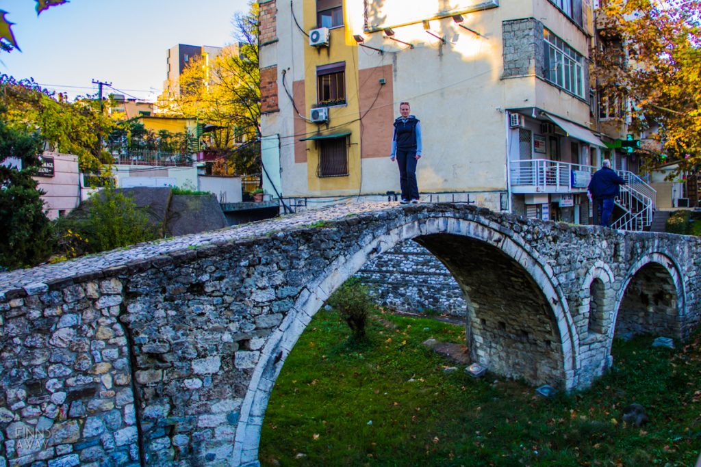 Tannerin sillalla Tiranassa | InTravel blogi