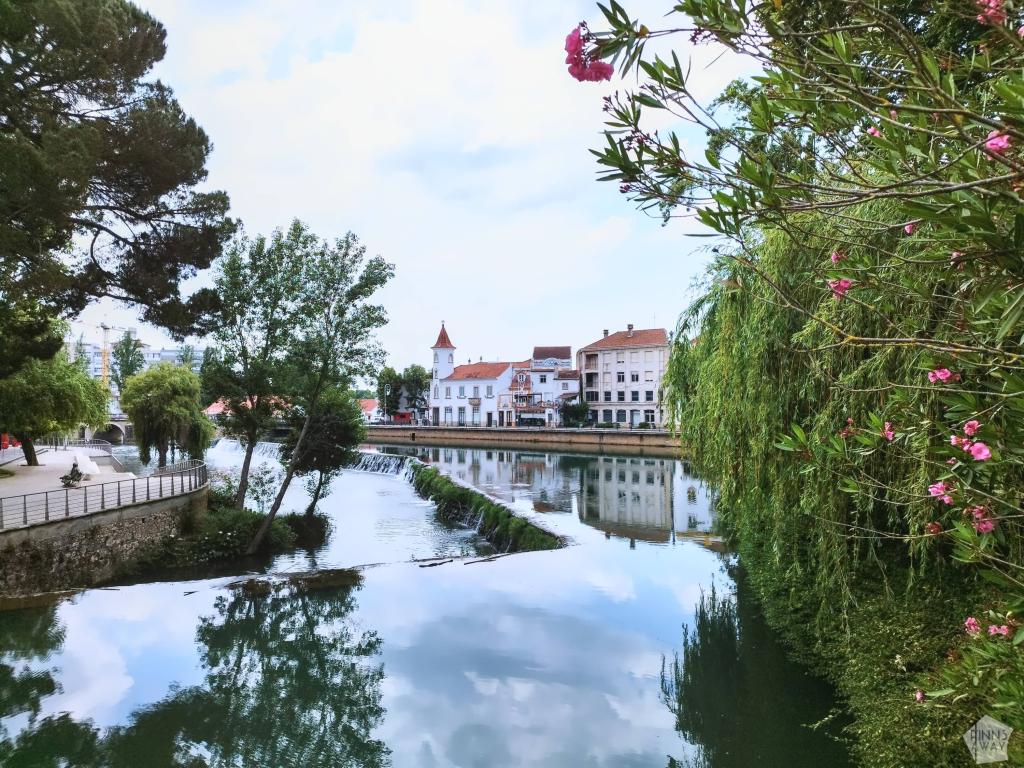 Jokimaisema Tomarissa | Road trip Portugalissa: Rannikkomaisemia, Tomar ja Coimbra | InTravel