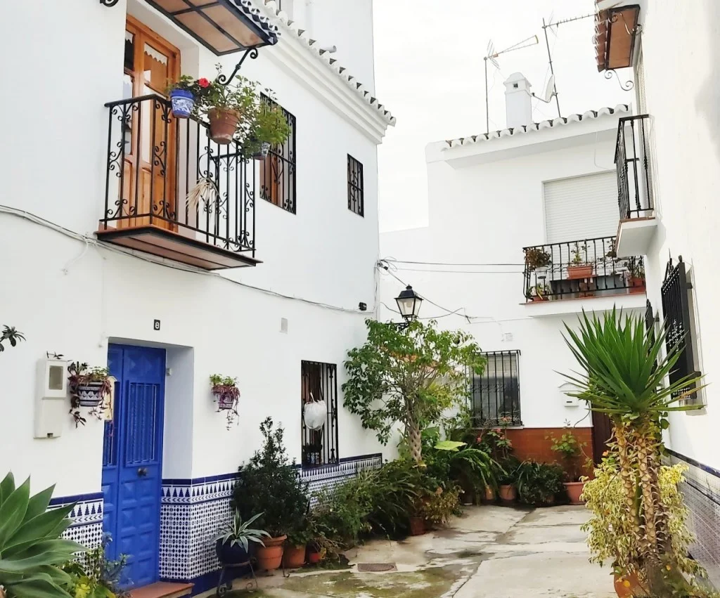 InTravel - Koronapäiväkirjat: Uusia rajoituksia ja Andalusian rannikkoa Torrox village Andalusia Spain