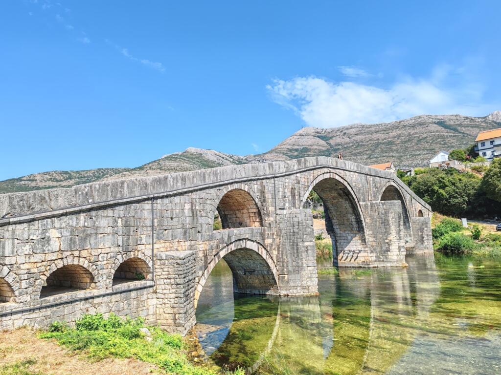 Arslanagićin silta, Trebinje Bosnia Herzegovina | Road trip Balkanin maissa | Autolla Balkanilla | InTravel