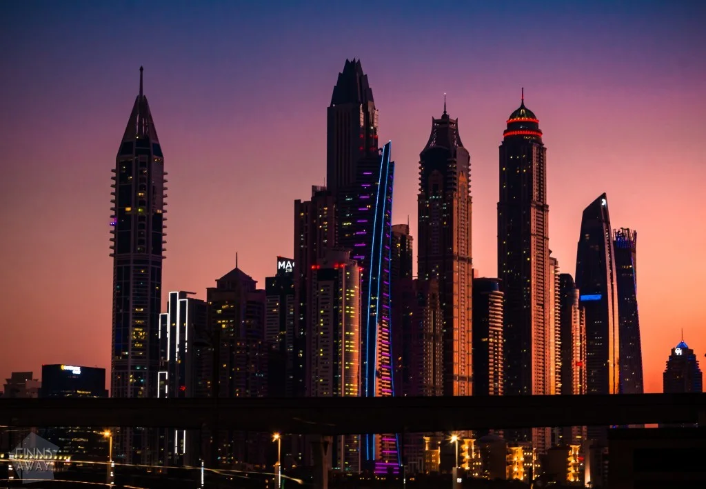 Dubain skyline auringon laskiessa | Arabiemiraatit | InTravel blogi