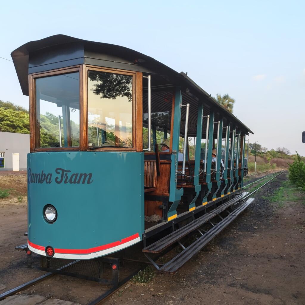 InTravel - Uskomattoman upeat Victorian putoukset Zimbabwessa Bamba Tram, Victoria Falls | Victorian putoukset Zimbabwessa | InTravel blogi