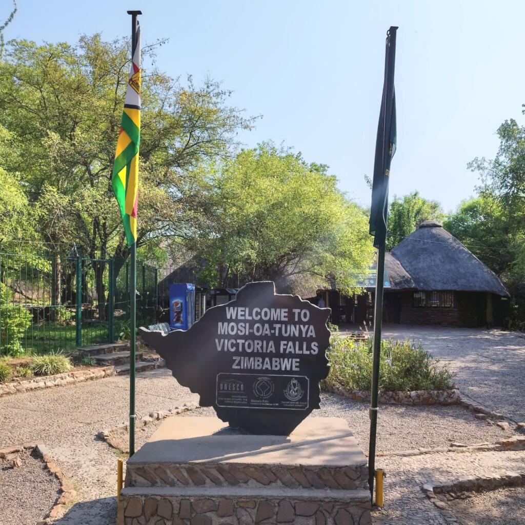 InTravel - Uskomattoman upeat Victorian putoukset Zimbabwessa Victoria Falls kansallispuiston portti | Victorian putoukset Zimbabwessa | InTravel blogi