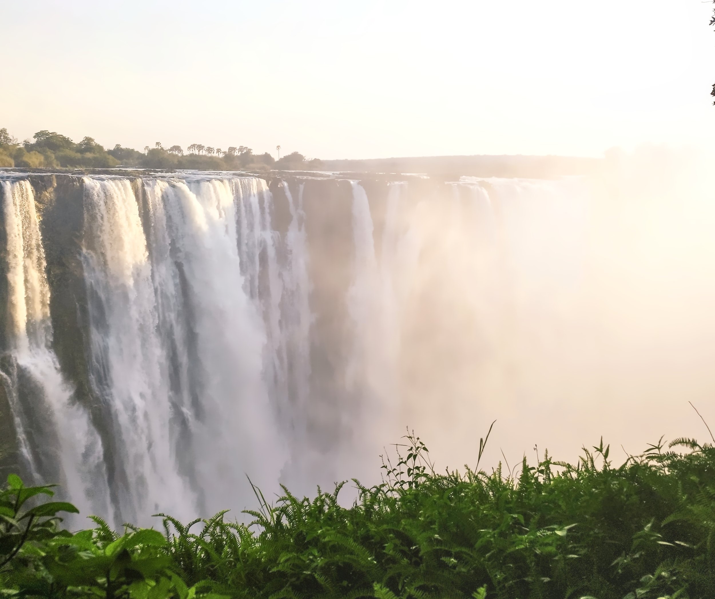 InTravel - Uskomattoman upeat Victorian putoukset Zimbabwessa Victoria Falls in early morning light | Victorian putoukset Zimbabwessa | InTravel blogi