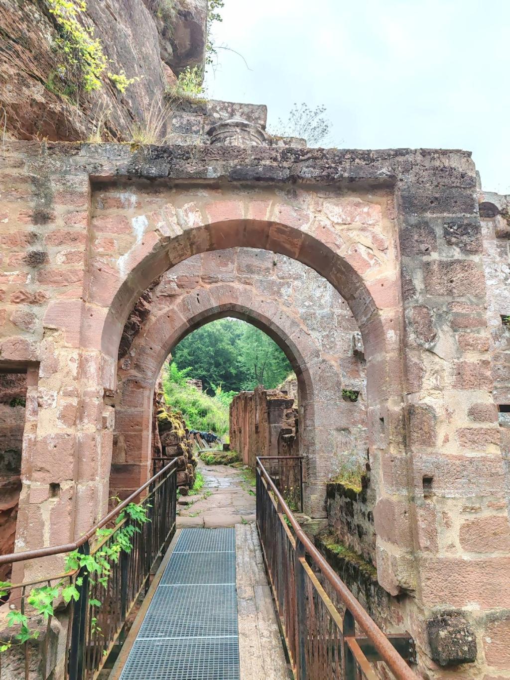 Château de Schœneck castle ruins, Vosges du Nord, Alsace | Ranska | Autolla Euroopassa: Ranskasta Suomeen Norjan kautta | InTravel