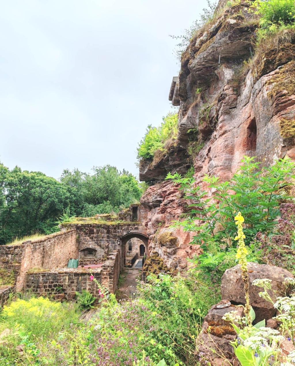 Château de Schœneck castle ruins, Vosges du Nord, Alsace | Ranska | Autolla Euroopassa: Ranskasta Suomeen Norjan kautta | InTravel