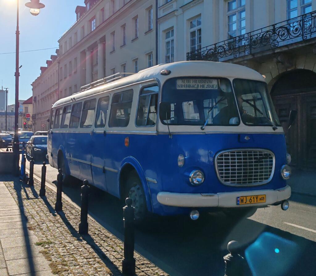 InTravel - Road trip Keski-Euroopassa - Varsova, Torun, Berliini, Alsace Retrobussi Varsovassa | Automatkailua Euroopassa | InTravel