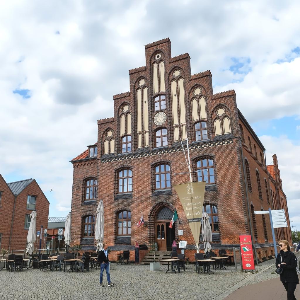 InTravel - Dijonin kautta Alsaceen ja halki Saksan kohti pohjoista Zollhaus, a customs building in the Old Port of Wismar, Germany | Road trip halki Saksan ja Ranskan | InTravel