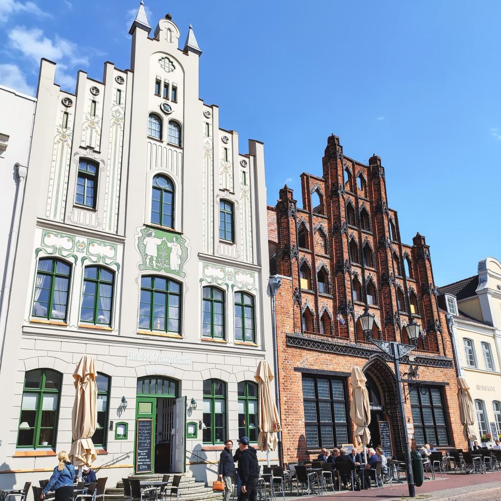InTravel - Dijonin kautta Alsaceen ja halki Saksan kohti pohjoista Alter Schwede building, Wismar, Germany | Road trip halki Saksan ja Ranskan | InTravel