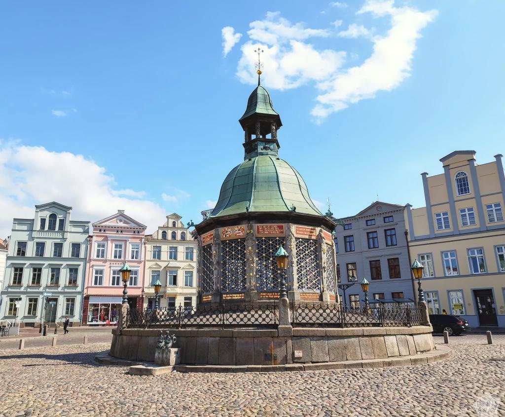 InTravel - Dijonin kautta Alsaceen ja halki Saksan kohti pohjoista Wasserkunst well on the Marktplatz, Wismar, Germany | Road trip halki Saksan ja Ranskan | InTravel