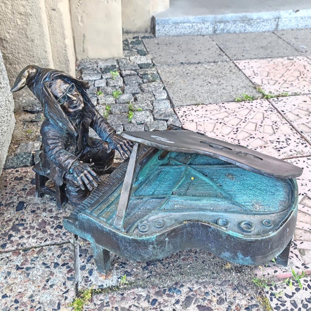 InTravel - Puolan Wrocław on viehättävä ja historiallinen kaupunkikohde Tonttupatsas | Viehättävä Wrocław, Puola | InTravel
