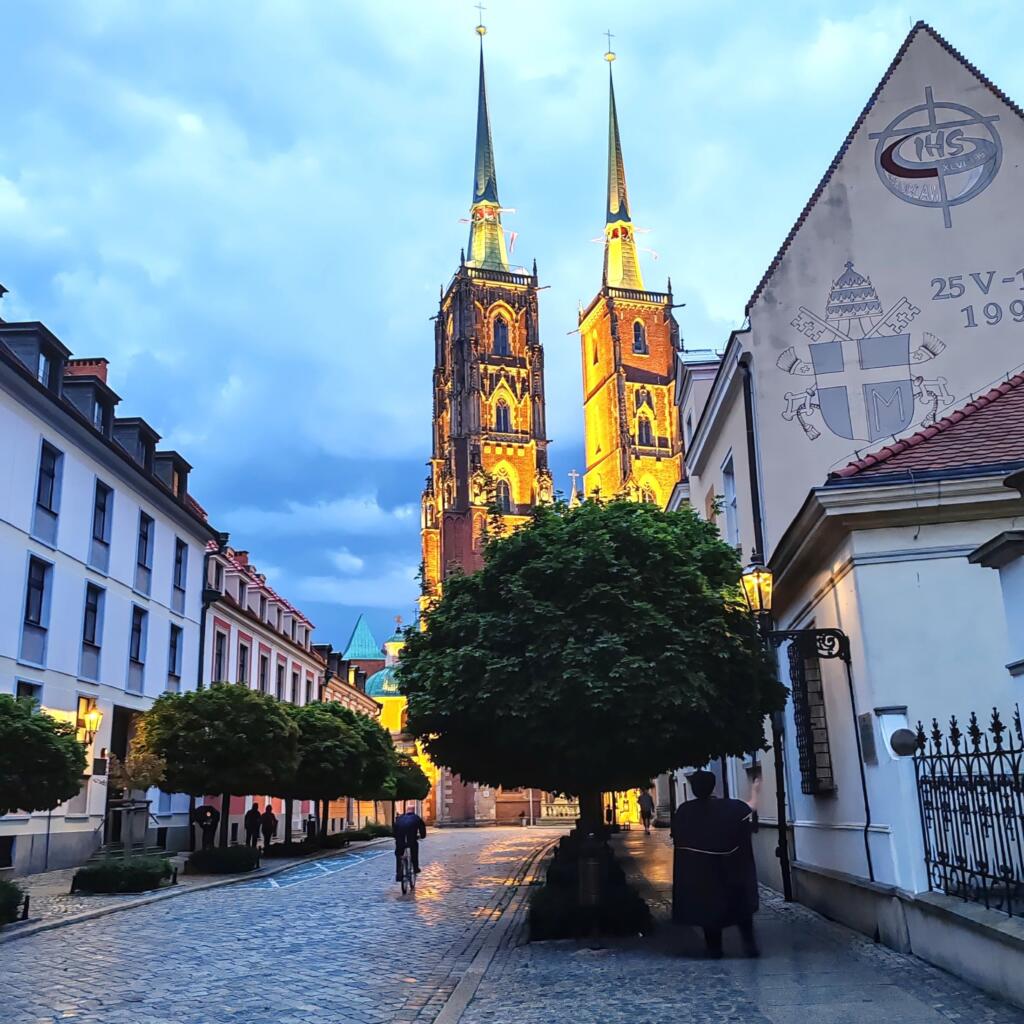 InTravel - Puolan Wrocław on viehättävä ja historiallinen kaupunkikohde Katederaalisaari ja lampunsytyttäjä | Viehättävä Wrocław, Puola | InTravel