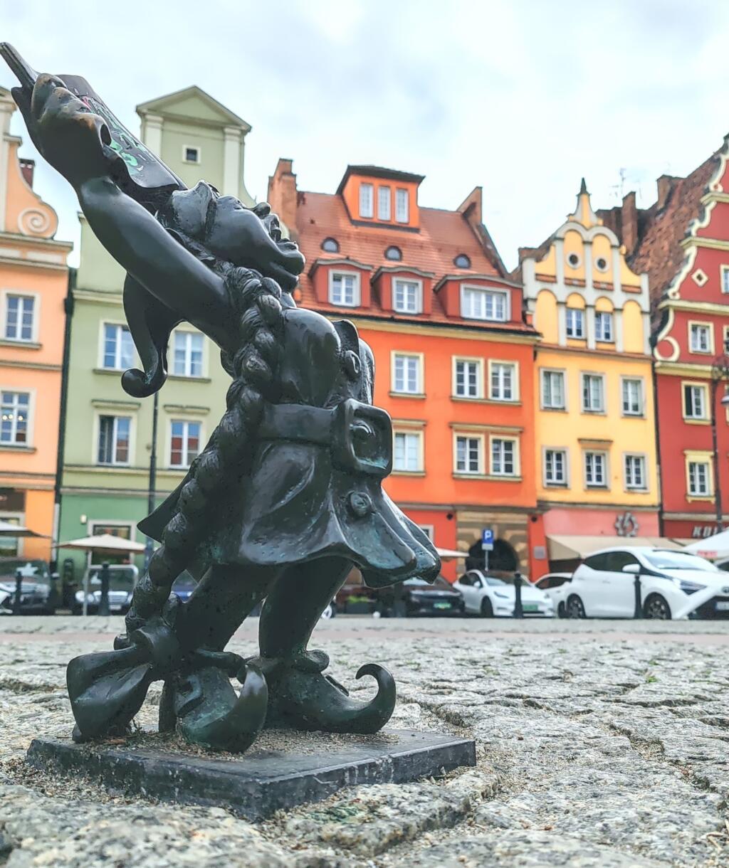 InTravel - Puolan Wrocław on viehättävä ja historiallinen kaupunkikohde Tonttupatsas keskusaukiolla | Viehättävä Wrocław, Puola | InTravel